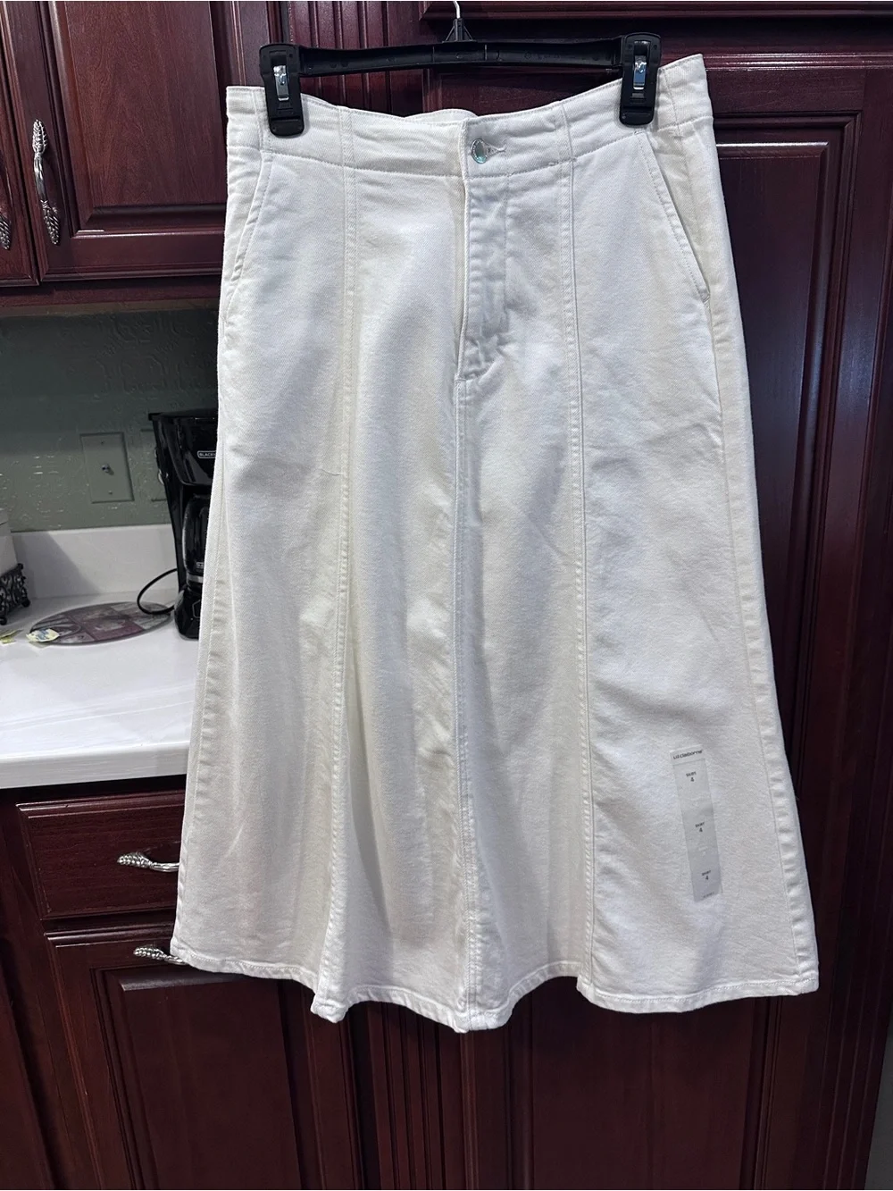 NWOT Liz Claiborne 4/6 white Jean skirt - price firm